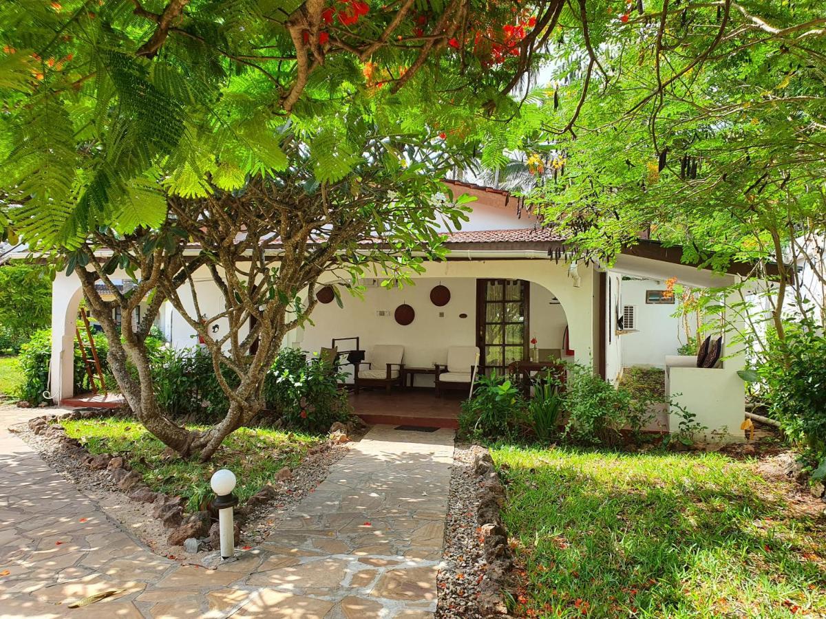 Flame Tree Cottages Nungwi Bagian luar foto